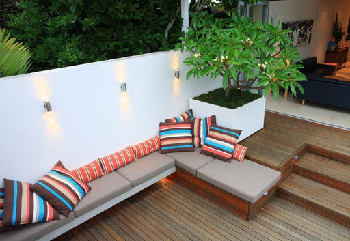 Tuinwand met verlichting