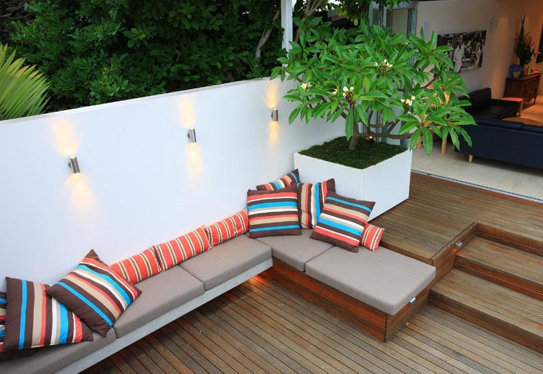 Tuinwand met verlichting