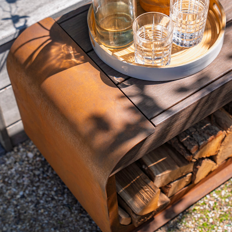 SERRA – Cortenstahl Holzlager mit Sitzfläche | 100 × 40 × 180 cm
