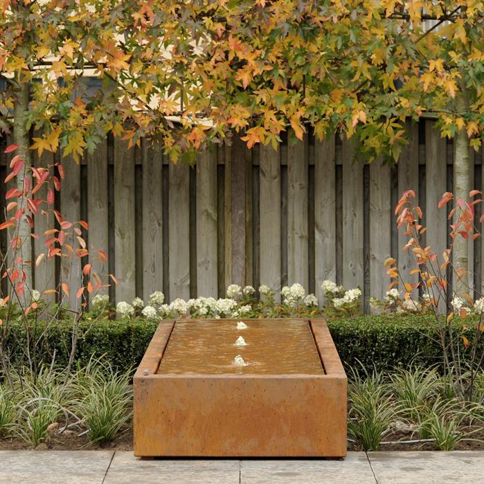 Cortenstahl Wassertisch 100 x 100 x 40 cm inkl. LED & Pumpe
