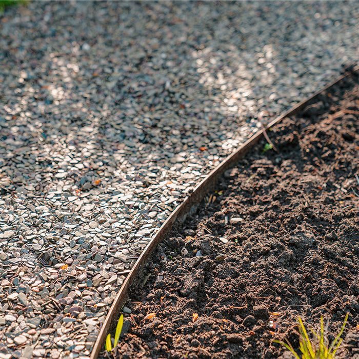 Rasenkante aus Cortenstahl mit gerader Oberkante | 2300 × 2 × 390 mm (Preis pro Stück)