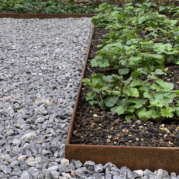 Rasenkante aus Cortenstahl Außenecke gepresster Oberrand | 300 x 200 x 3 mm
