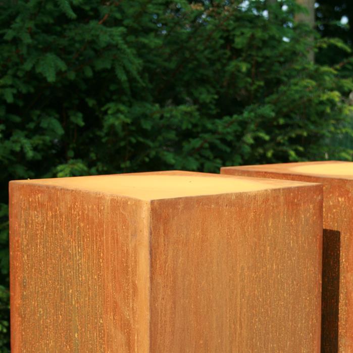 Cortenstaal U-sokkel met houtopslag 40 x 40 x 100 cm